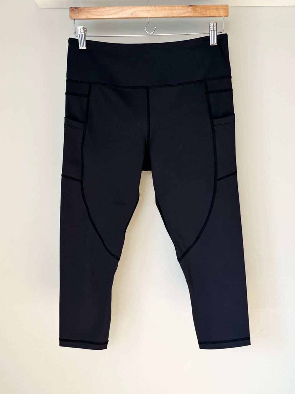 Zyia Pocket Capri Leggings - Picture 2 of 7
